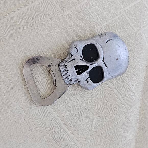 Metal Bottle Opener Skull, Metal + Hard Plastic - Picture 6 of 8